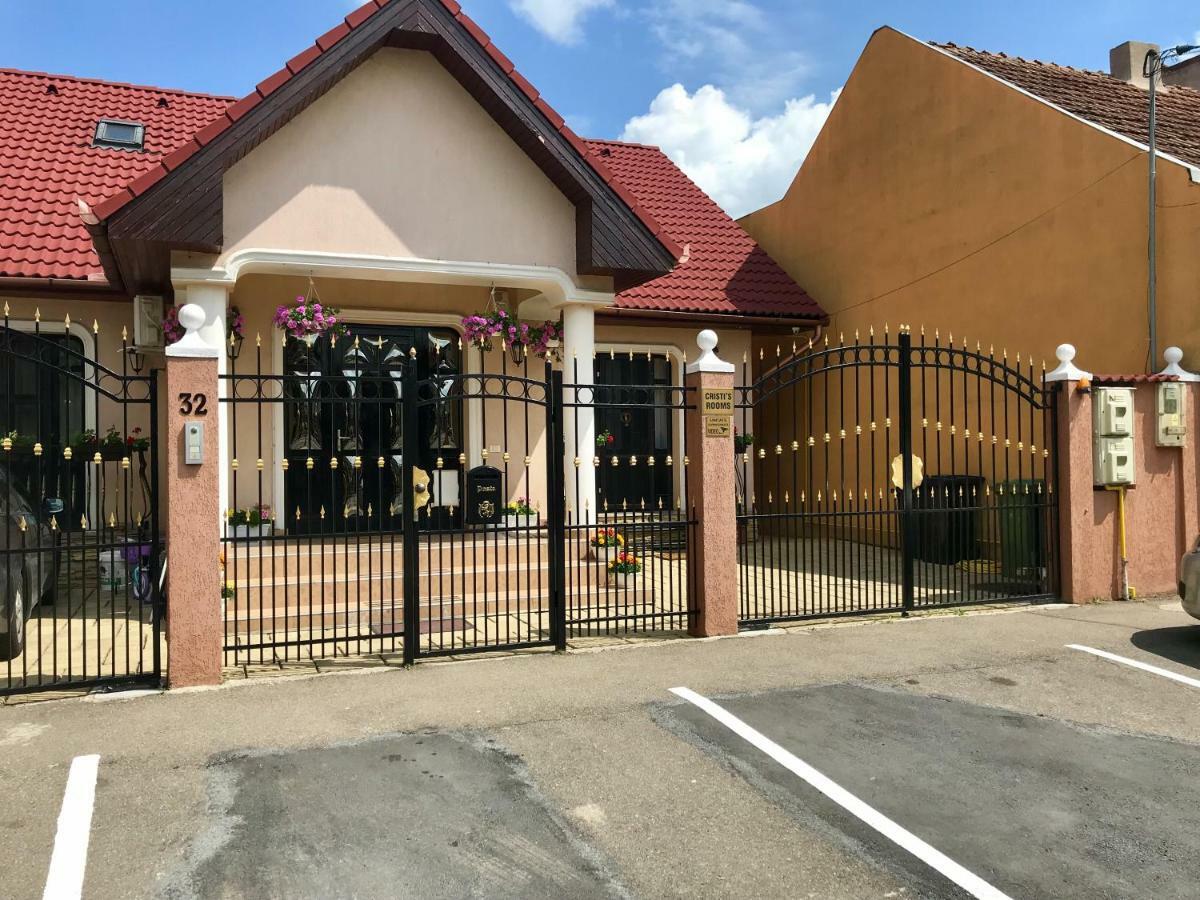 Cristi'S Rooms - Pensiune Oradea Zewnętrze zdjęcie