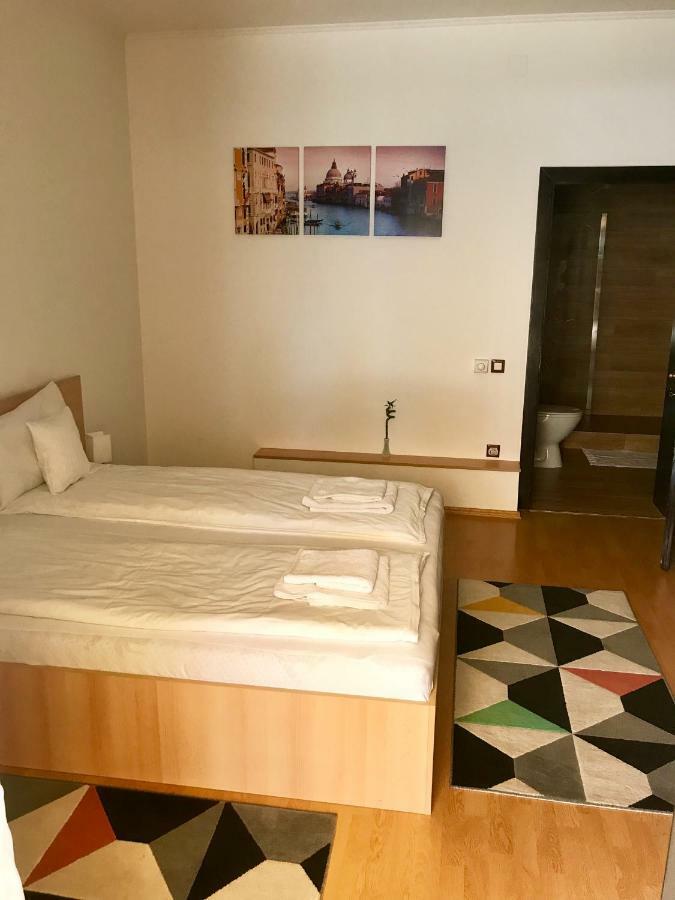 Cristi'S Rooms - Pensiune Oradea Zewnętrze zdjęcie