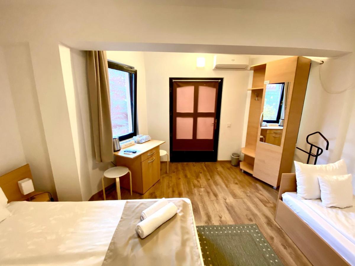 Cristi'S Rooms - Pensiune Oradea Zewnętrze zdjęcie